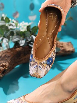 GLAM STORY - Matakkali Embellished Floral Punjabi Juttis