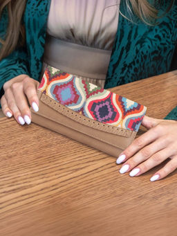 The Clownfish - Multi-Color Ladyluxe Collection Printed Faux Leather Wallet