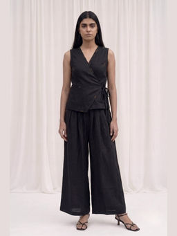 Doodlage - Sylvia Black Sleeveless Waistcoat