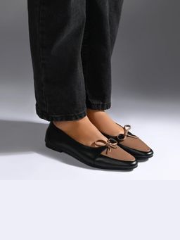 SKO - Black Pointed Toe Daisy Ballerinas