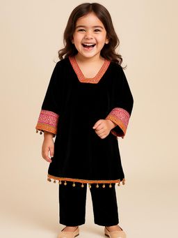 Tiny Pants - Black Velvet Regular Kurta With Pant