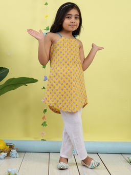 Kinder Kids - Girls Yellow Cotton Sleeveless Floral Printed Kurti & Pant