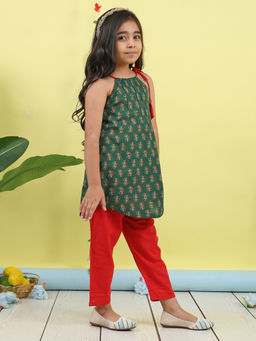 Kinder Kids - Girls Green Cotton Sleeveless Floral Printed Kurta & Pant