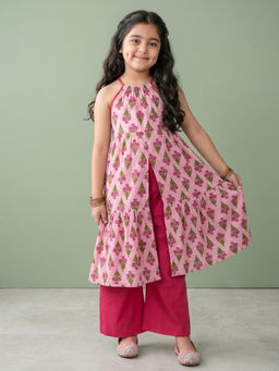 Kinder Kids - Girls Pink Cotton Sleeveless Floral Printed Kurta & Pant