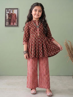 Kinder Kids - Girls Brown Cotton Three Fourth Sleeves Floral Printed Kurti & Pant