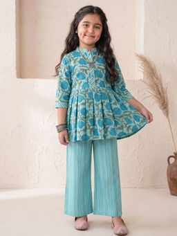 Kinder Kids - Girls Blue Cotton Three Fourth Sleeves Floral Printed Kurti & Pant