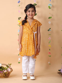 Kinder Kids - Girls Yellow Cotton Half Sleeves Bandhani Printed Kurta & Pant