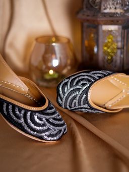 GLAM STORY - Women Layla Black Embellished Ethnic Punjabi Jutti