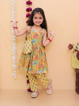 VASTRARTH - Girls Yellow Floral Printed Kurta Set With Potli (Set of 3)