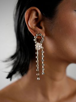 Theater - The Landlady Drop Earrings