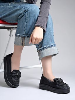 HVNLY by Shoetopia - Women Black Bow Platform Loafers