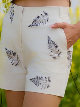 AFRIYA - Monochrome Fern White Short