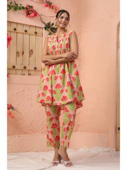EverBloom - Women Peach Cotton Floral Printed Kurta with Pant (Set of 2)
