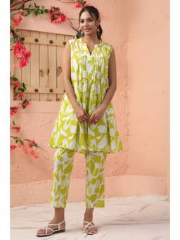 EverBloom - Women Green Cotton Printed Kurta with Pant (Set of 2)