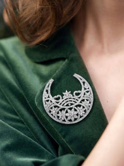 Nuyug - Luna Crest Brooch