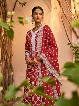 Heeposh - Schiffli Embroidered Kurta with Dupatta & Pant (Set of 3)