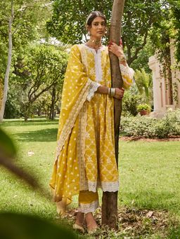 Heeposh - Schiffli Embroidered Kurta with Dupatta & Pant (Set of 3)