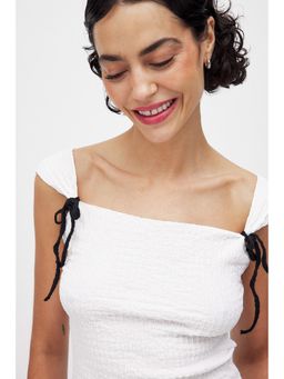 NA-KD - Tie Shoulder Detail Top-Off white