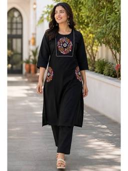 Gahan - Floral Embroidery On The Front and Pockets Kurta with Pant