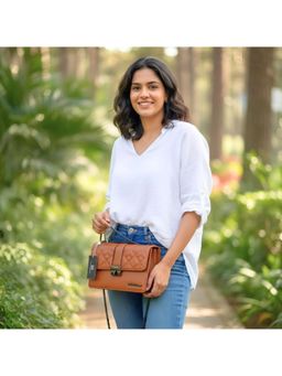 TEXTILE AND BEYOND - Premium Multi-Compartment Quilted Sling Bag