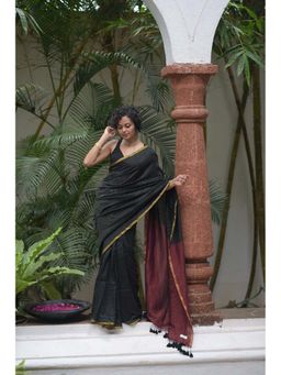 Suta - Women's Black Stripes Saree Without Blouse