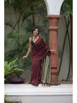 Suta - Women's Maroon Stripes Saree Without Blouse