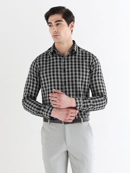 Subtract - Men Black Slim Fit Pure Cotton Checked Formal Shirt