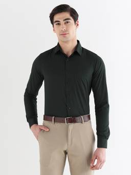 Subtract - Men Green Slim Fit Extra Soft Solid Formal Shirt