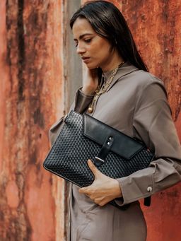 RASHKI - VINCA Sling and Cross bags