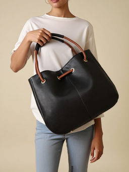 Toteteca - Black Solid Pu Handbag