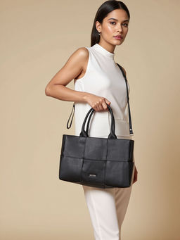 Toteteca - Black Solid Pu Handbag and Detachable Strap