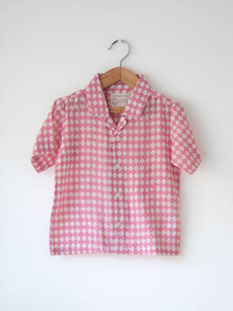 Love the world today - Boogie Pink White Rhombus Short Sleeve Shirt