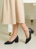 Black color option, Currently selected