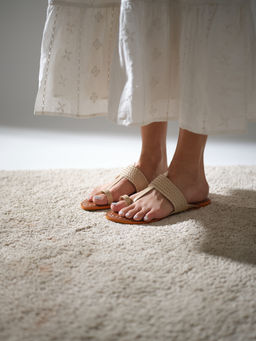 ERIDANI - Eva Beige Kolhapuri Flats