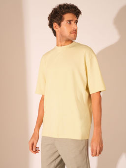 Selected - Men Solid Regular Fit Yellow T-Shirt
