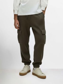 The Indian Garage Co - Men Loose Fit Texture Mid-Rise Olive Joggers