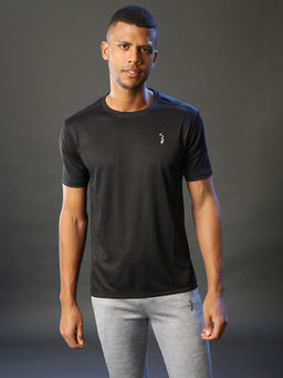 Campus Sutra - Men Solid Round Neck Black T-Shirt