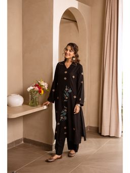 Nehamta - Women Black German Rayon Kurta and Pant