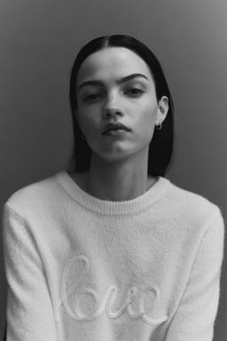 H&M - Women White Appliqua D Jumper