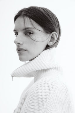 H&M - Women White Rib-Knit Zip-Top Sweater Vest