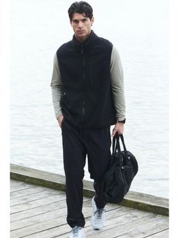H&M - Men Black Regular Fit Teddy Sports Gilet