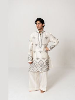 WABI SABI by Anshum-Ritesh - Phool Jaali Ivory Thread Work Kurta with Pant