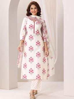 Extra love by Libas - Off White Floral Printed Kurta with Pant and Dupatta