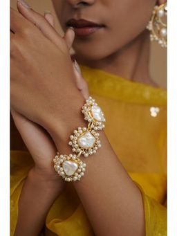 Royal Pitarah - Gauhar Three Pearl Bracelet
