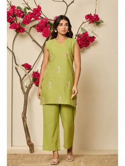 Do Dhaage - Green Embroidered Thread Work Tunic & Pant
