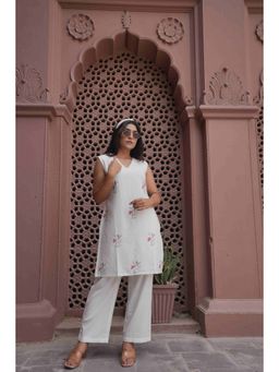 Do Dhaage - White Embroidered Thread Work Kurta & Pant