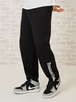Styli - Black Relaxed Fit Jogger With Bottom Hem Print
