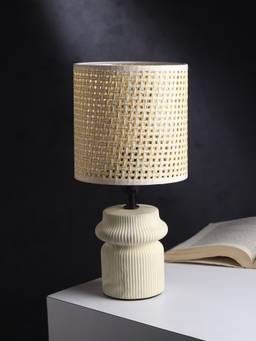 De Maison Decor - Ruffle Forme Beige Table Lamp