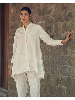 Chidiyaa - Safed Milk Thistle White Block Printed Shirt