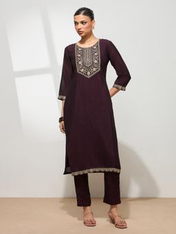 HRITIKA - Women Burgundy Silk Blend Embroidered Straight Kurta